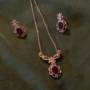 Gold plated pinepple looking necklace and earrings